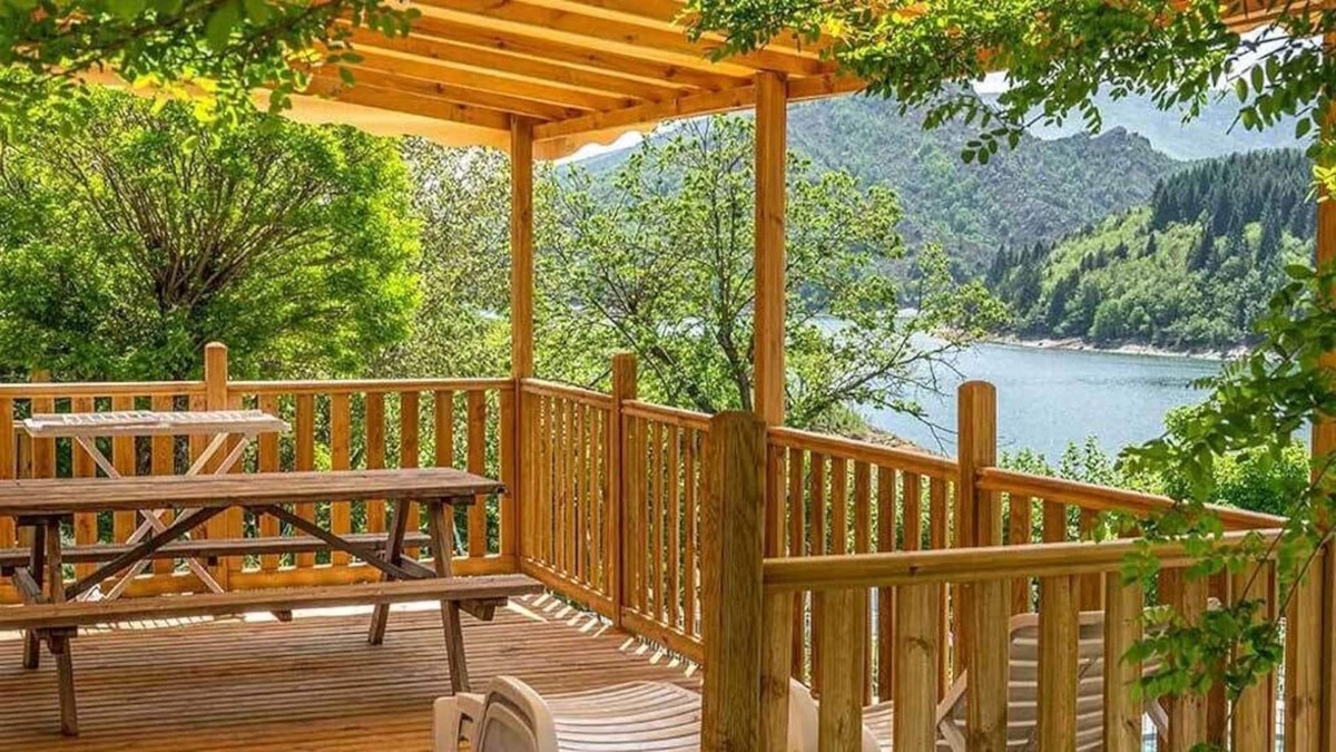 Pourcharesses House | Mobile home in a campsite in Lozère on the shores of Lake Villefort