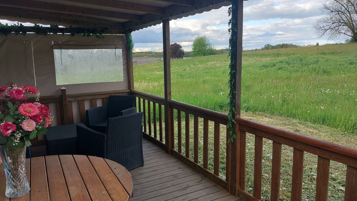 Negrondes House | Mobile home in the countryside. Nature getaway in the heart of Périgord Vert!