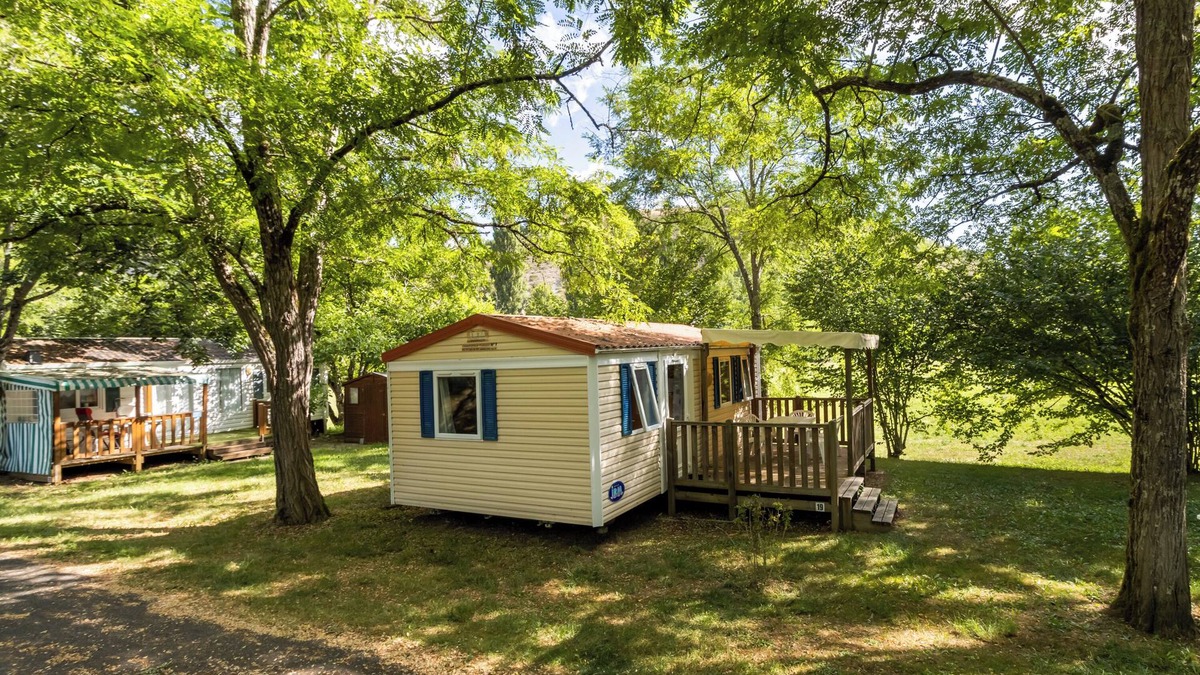 Saint-Pompont House | Mobile Home 'La Clairière' with Shared Pool, Private Terrace and Wi-Fi