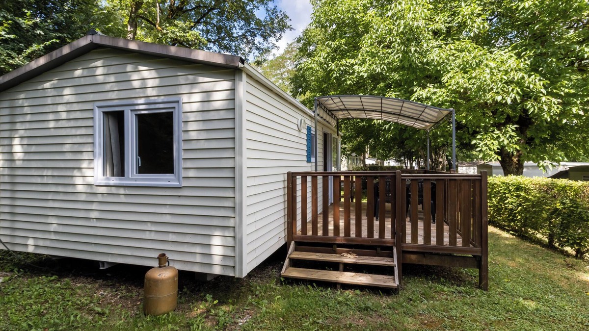 Saint-Pompont House | Mobile Home 'Le Chene' with Shared Pool, Private Terrace and Private Garden