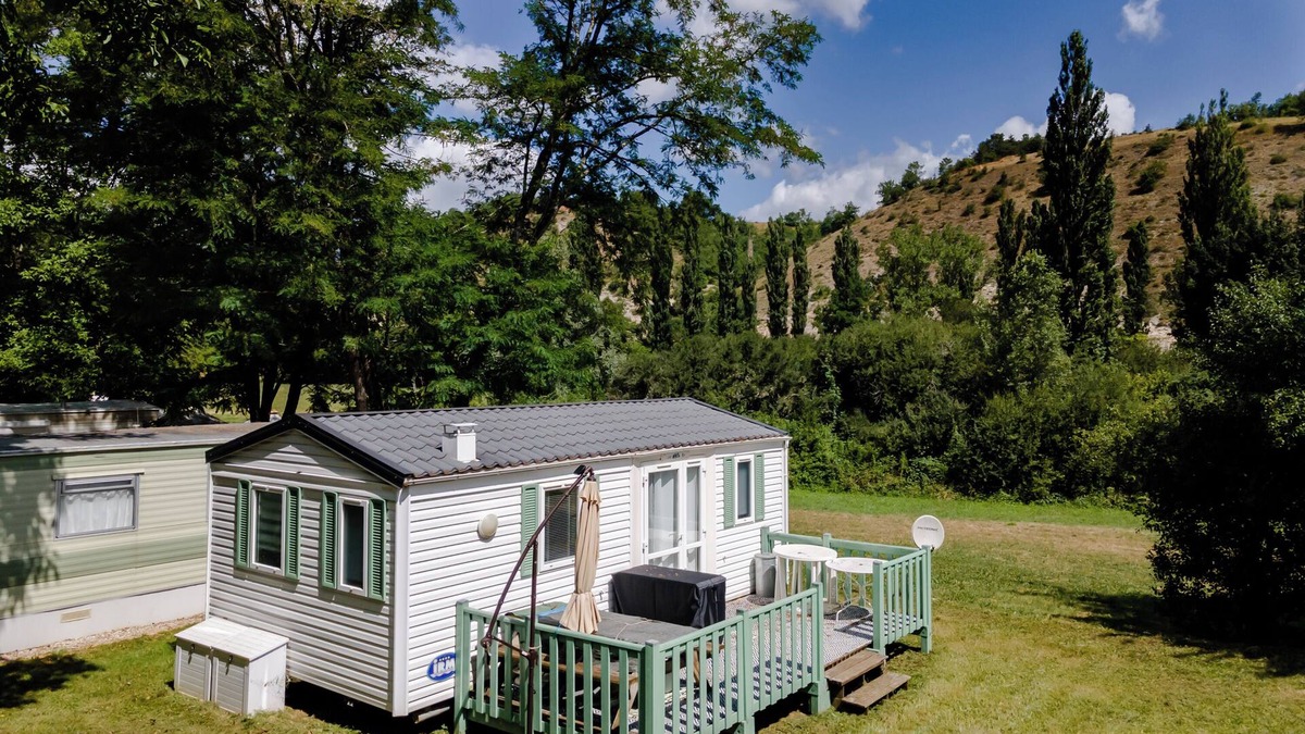 Saint-Pompont House | Mobile Home 'Le Cocon' with Shared Pool, Private Terrace and Wi-Fi