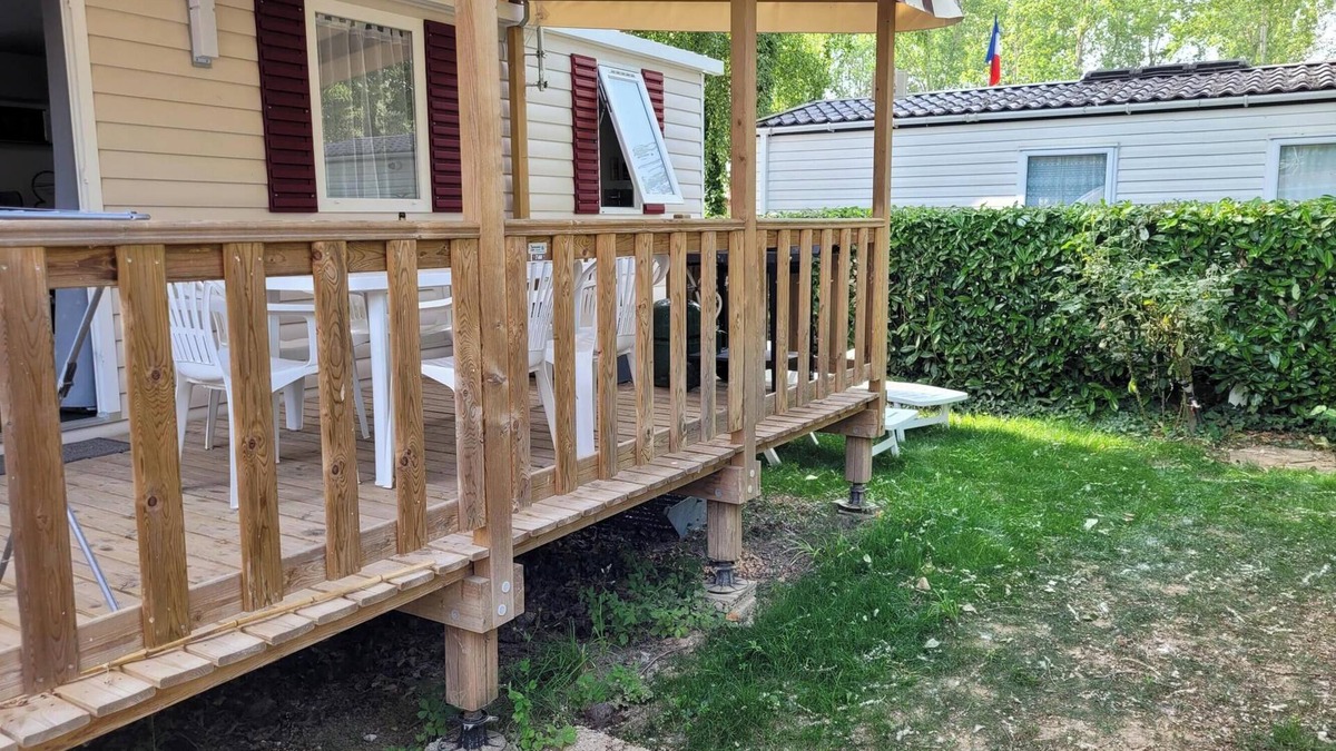 Coulanges RV Rental | Mobile Home 'Mobil-home Domaine De Dugny' with Lake View, Private Terrace and Private Garden