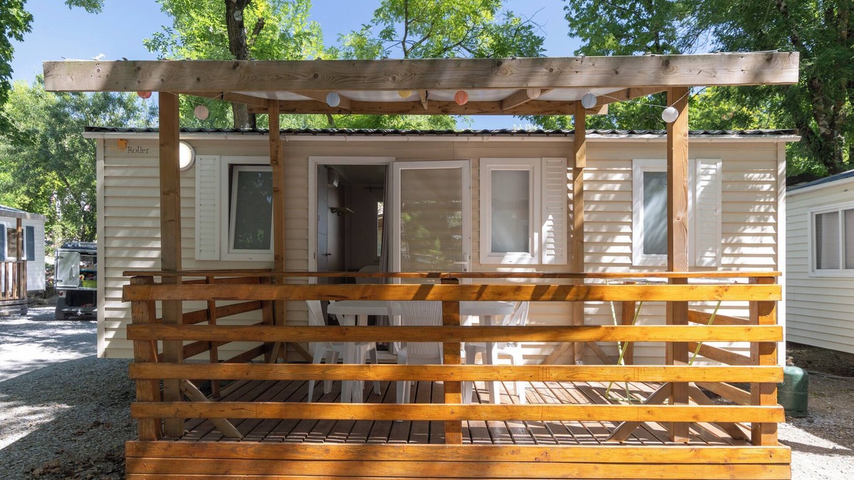 Lavilledieu House | Mobile Home 'Mobil-home C - 1-4 Pers' with Shared Pool, Private Terrace and Shared Garden