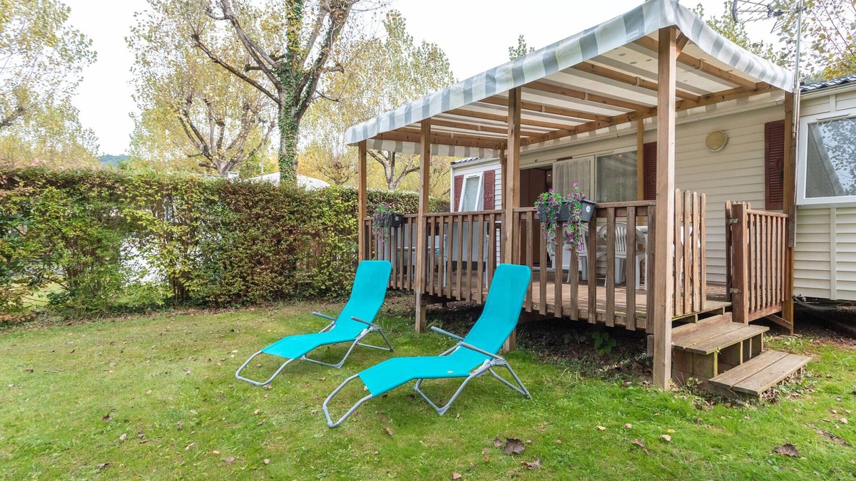 Ascarat RV Rental | Mobile Home 'Mobile-home Camping De La Truite' with Mountain View, Private Terrace and Wi-Fi