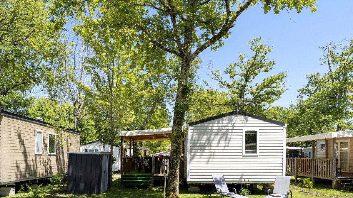 Capbreton RV Rental | Mobile Home 'Mobilhome Sauvage' with Private Terrace, Wi-Fi and Air Conditioning