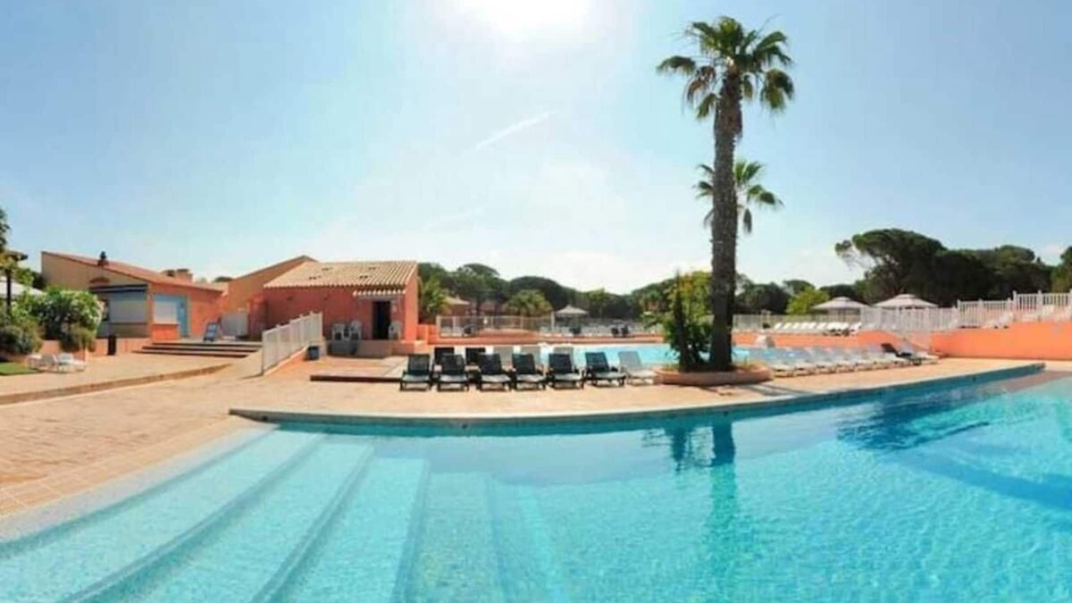 Puget-sur-Argens RV Rental | Mobile-home 'Séjour De Rêve 5 Étoiles' with Shared Pool, Private Terrace and Wi-Fi