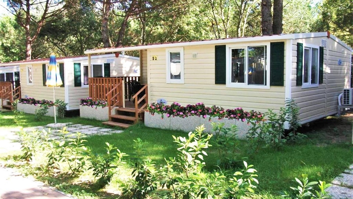 Badiaccia House | Mobile Home by Lake Trasimeno with Pool