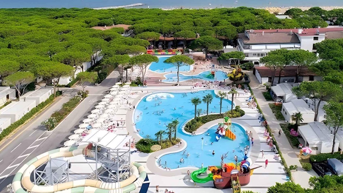 Mazzorno Sinistro House | Mobilehome with air conditioning, terrace and pool