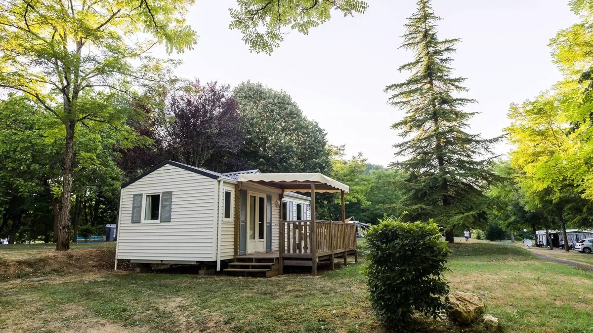 Saint-Pompont House | Mobilheim 2 Schlafzimmer CONFORT - halb überdachte Terrasse 4 Personen