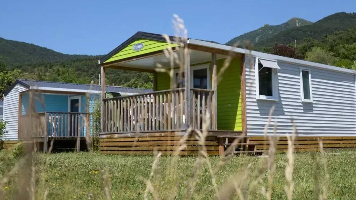 Rosans House | Mobilheim Komfort "Poppy's" 22m2 - 2 Schlafzimmer - überdachte Terrasse 4 Personen
