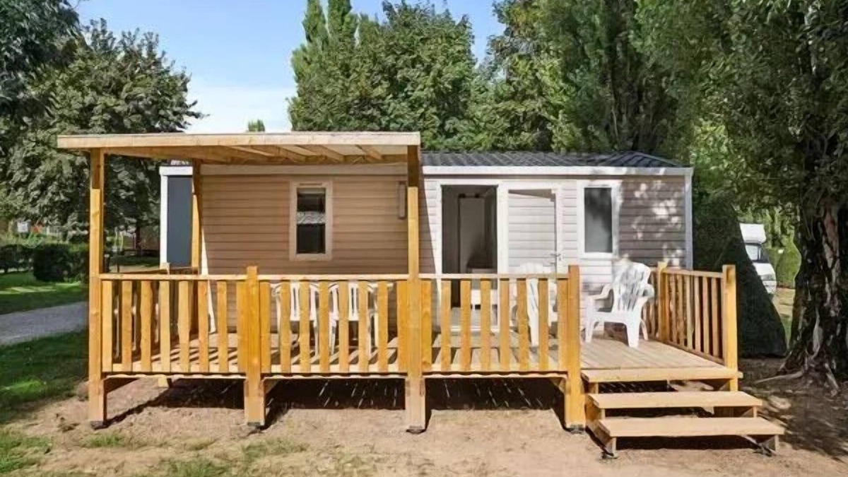 Wanroij House | Mobilheim - Raised Terrace