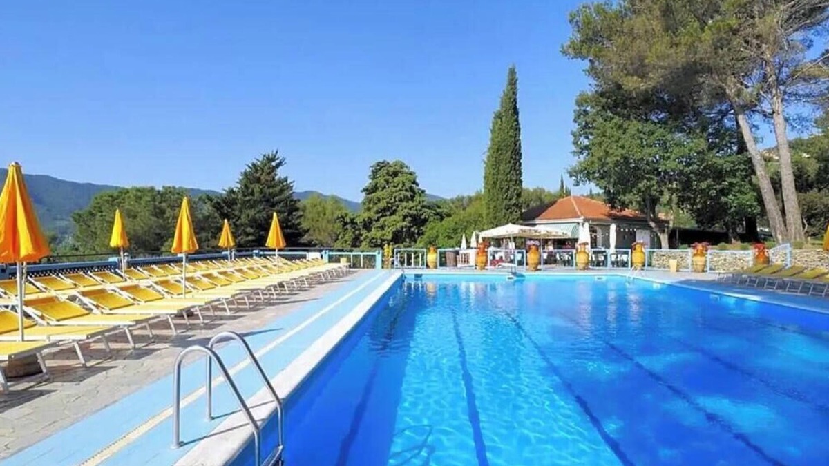 Villanova d'Albenga RV Rental | Mobilhome C'era Una Volta B 4 +1 child