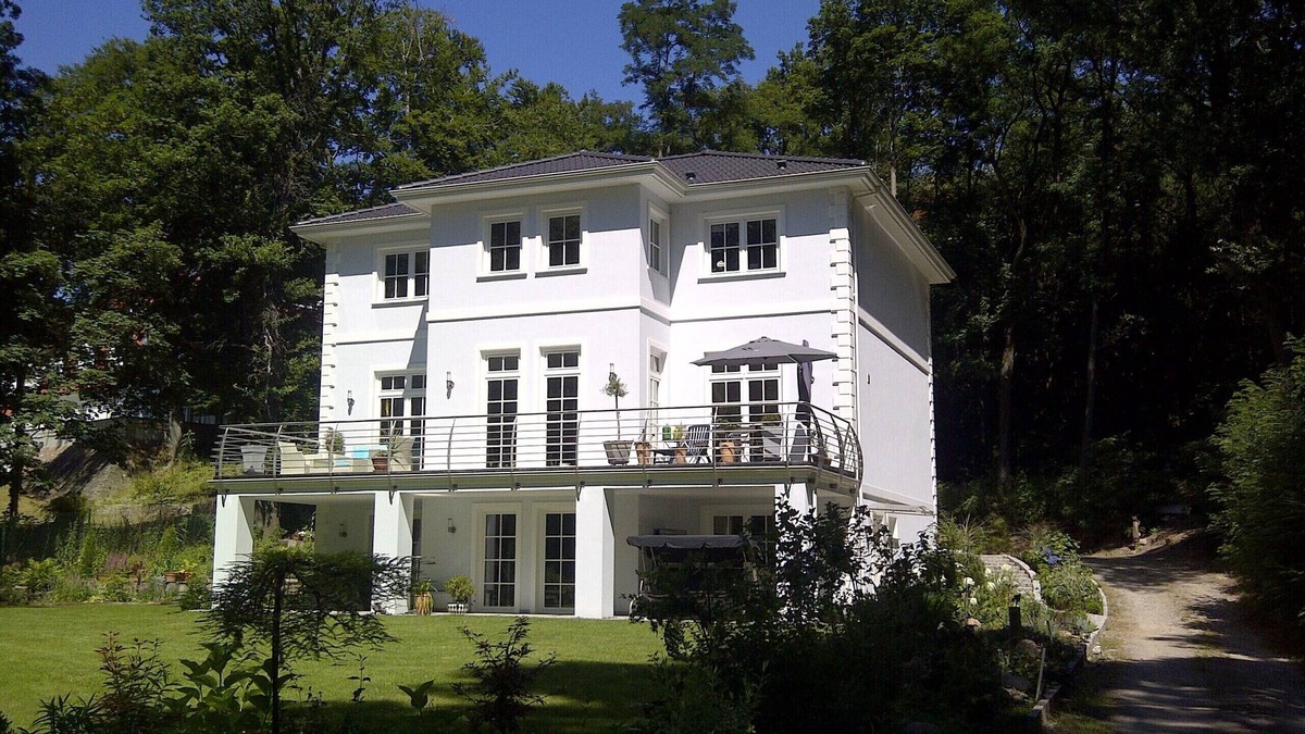 Wilhelmshorst Apartment | Modern apartment in spacious villa, 3,000 sqm property, south-facing slope, forest, WIFI