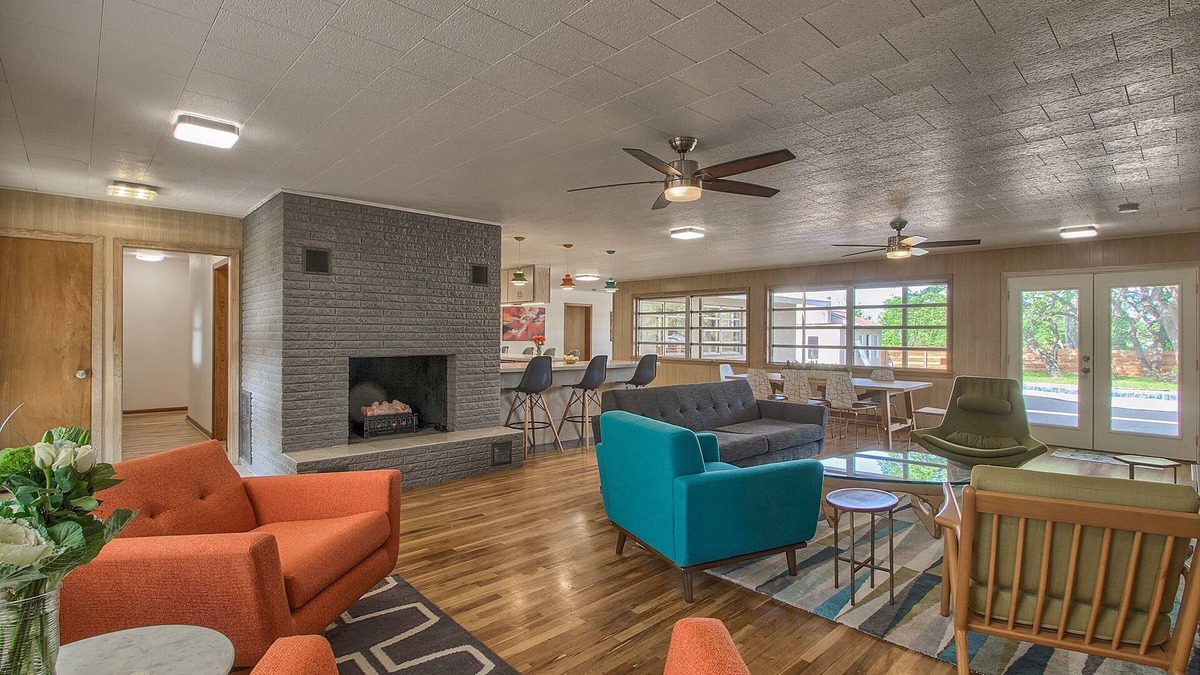 Fredericksburg House | Mod House - Mid Century Modern Fredericksburg Getaway