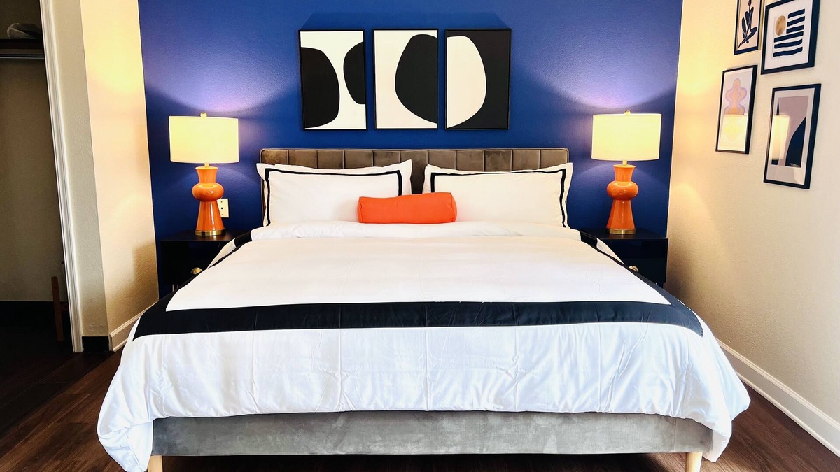 Southfield Apartment | Mod KING Studio Apartment w/private covered patio