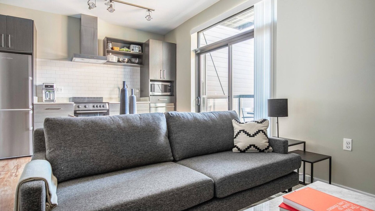 Mount Vernon Triangle Apartment | Mod Mount Vernon 1BR w/Gym, Rooftop, nr. Restaurants, by Blueground