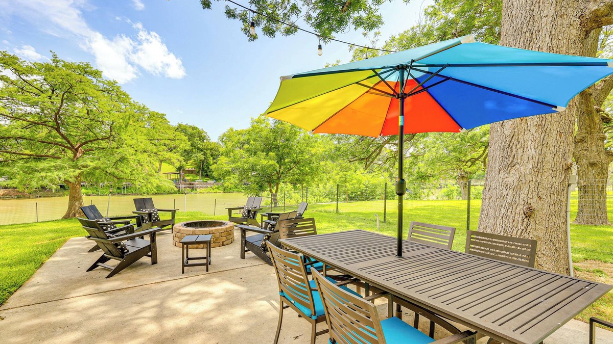 Seguin House | ‘Mod on the Guad’ Home w/Lake McQueeney Views!