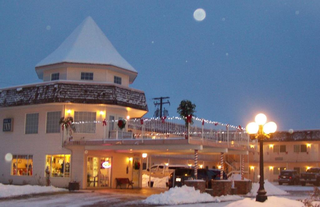 East Kootenay Hotel | Model A Inn