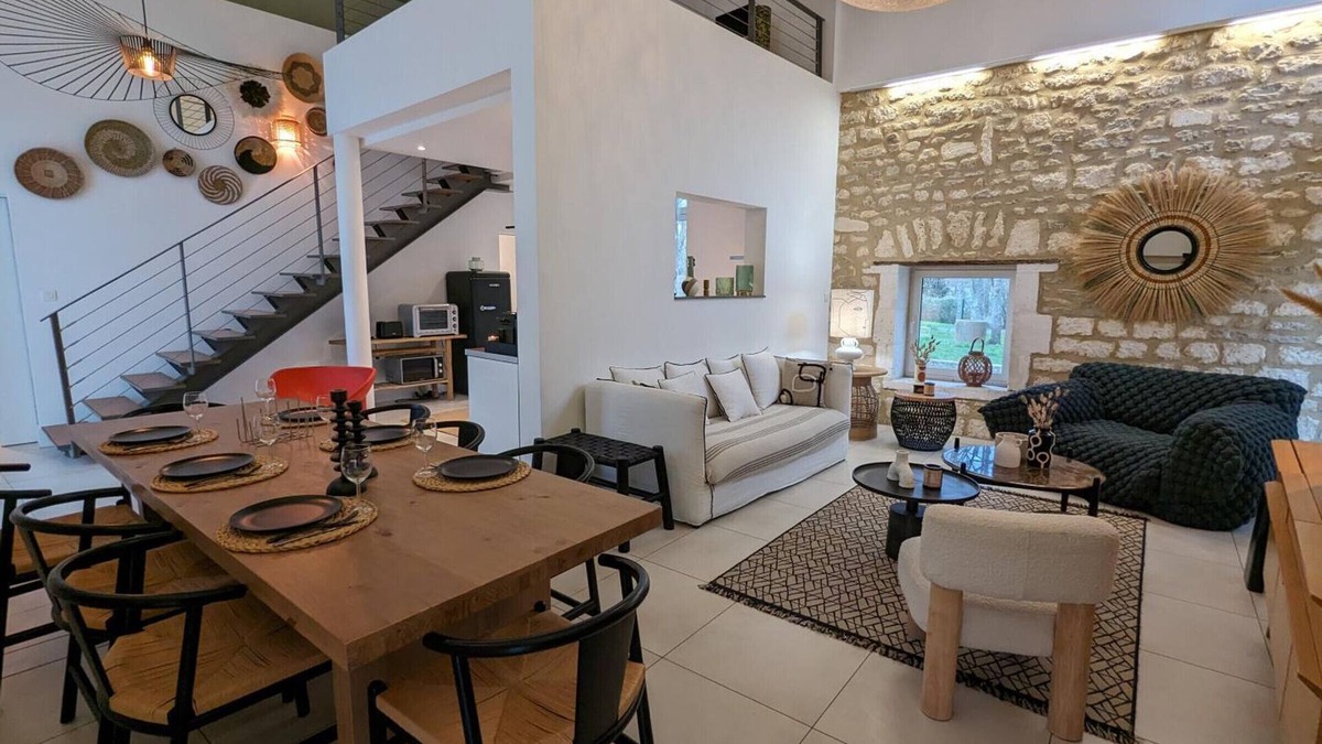 Saint-Yrieix-sur-Charente Cottage | Modern Riverside Home with Garden, Parking, and EV Charger - Baby-Friendly, Pet-Friendly