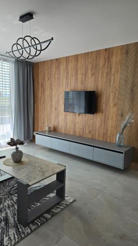 Bobrov Apartment | Moderný 3 - spálňový apartmán s veľkou terasou