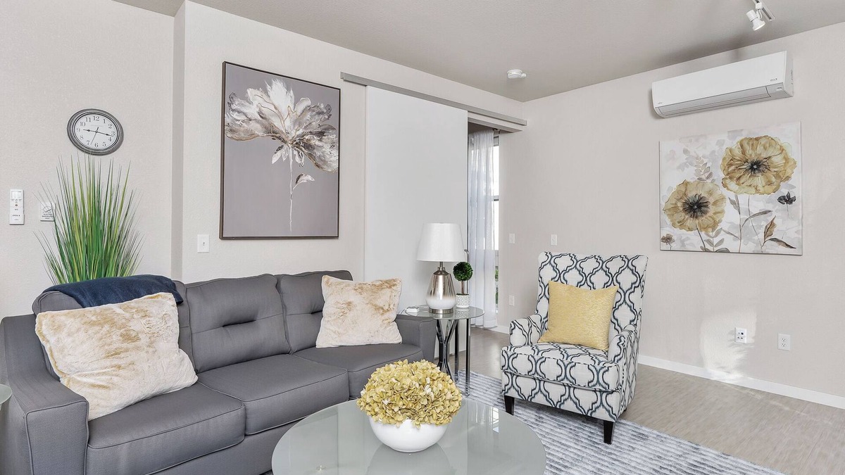 Kingfield Apartment | Modern 1-Bd Apartment#Desk#Fast WiFi#Walk to Uptown#Keurig+Coffee#Roku TV