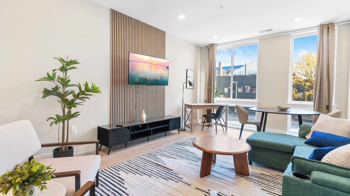 Northern Liberties Apartment | Modern 1-BD w/King Bed - Pier and Harbor Views! - Near Old Citynn