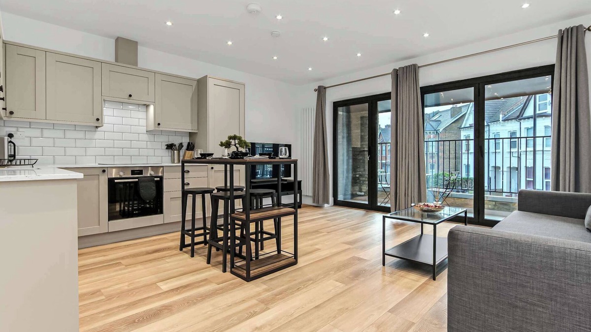 Addiscombe Apartment | Modern 1 Bedroom Stay, Balcony, East Croydon