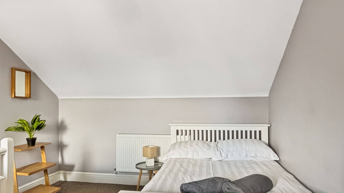 Grantham Apartment | Modern 1-Bedroom Apartment Close to Grantham Town Centre – Sleeps 6