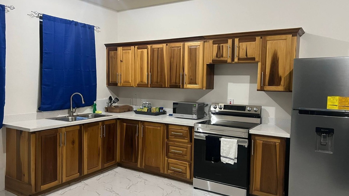 Constant Spring Apartment | Modern 1-bedroom apartment with AC, WiFi in Kingston