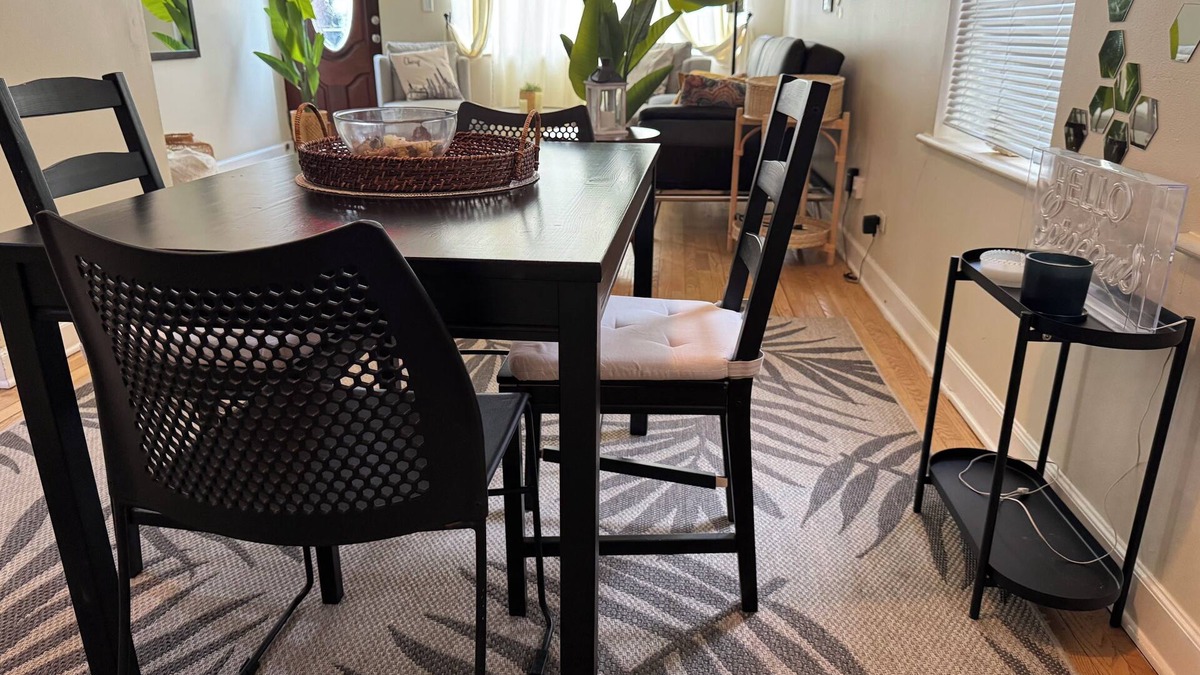 West Town Apartment | Modern 1-bedroom apartment with 1 FREE Parking, Whirlpool bathtub,Full Kitchen