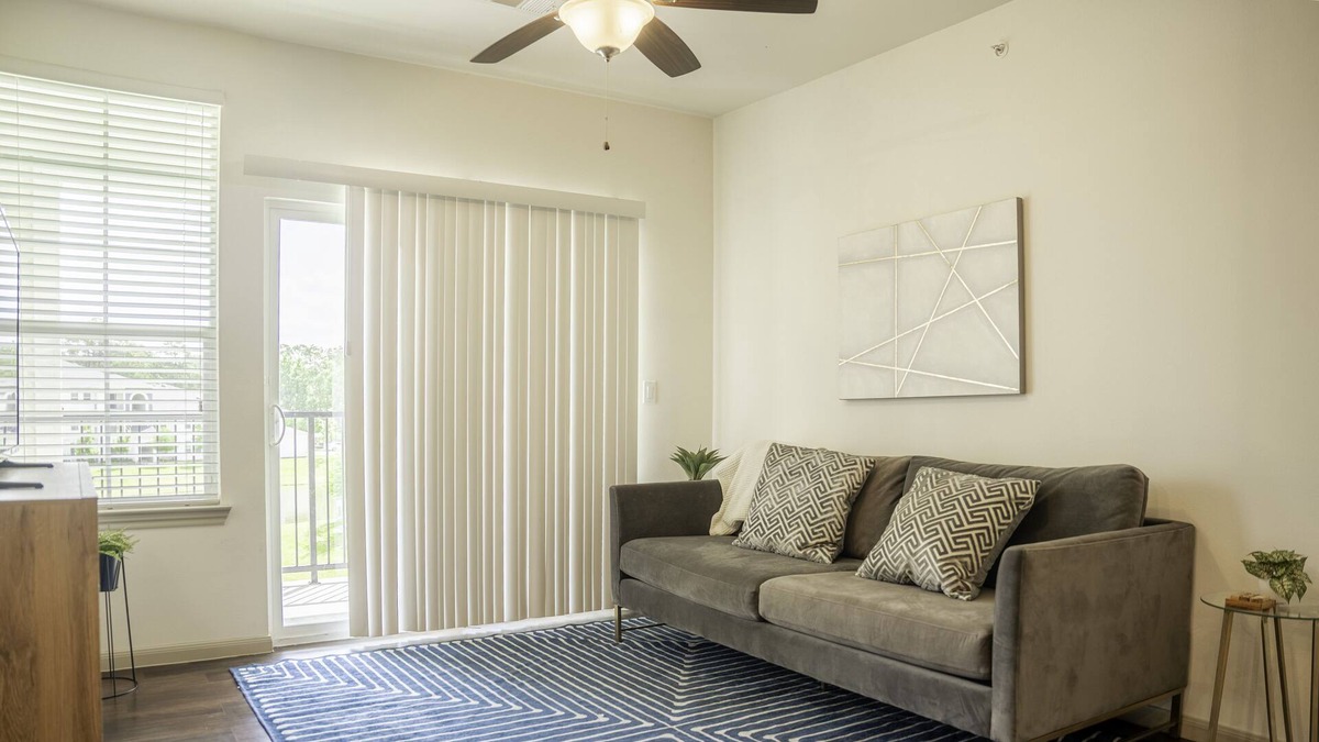 Lake Houston Apartment | Modern 1 bedroom apt w Lakeside balcony