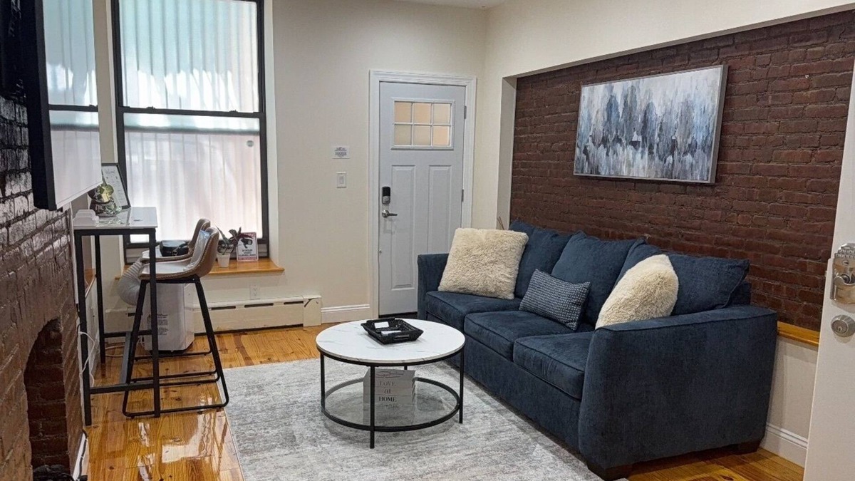 Upper Manhattan Apartment | Modern 1-bedroom Garden Apartment with Backyard, up to 25 mins to Times Square