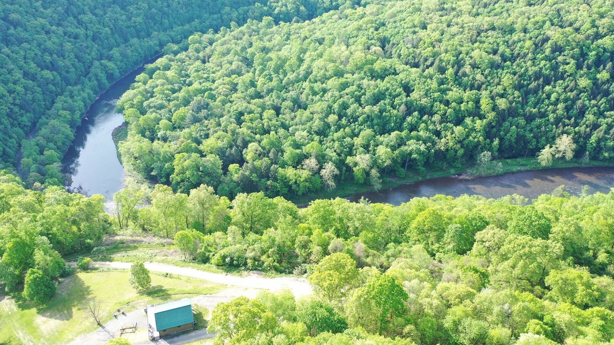 Climax Cottage | Modern 1 bedroom Guest House with sweeping views of the Redbank Creek and Valley