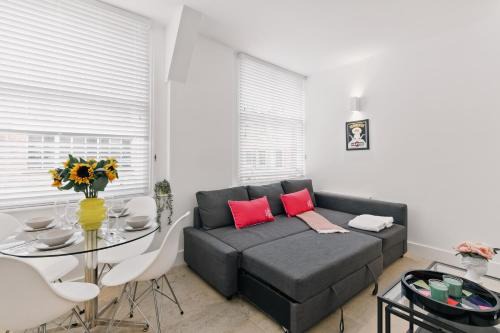 Clerkenwell Apartment | Modern 1-Bedroom Retreat in Trendy Clerkenwell
