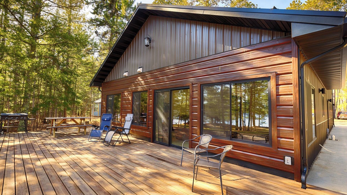 Side Lake House | Modern 1-bedroom, with AC, fitness room,n &indoor basketball hoop in Side Lake.