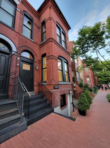 Cardozo House | Modern 1 block from Metro subway Minutes to Capital, Museums and National Mall