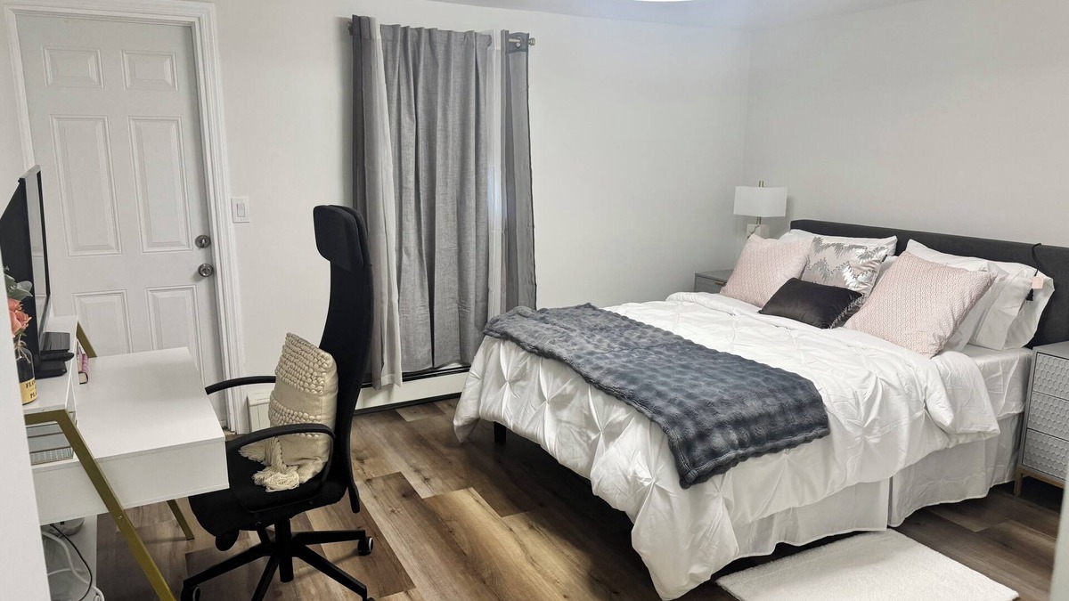 Communipaw Apartment | Modern 1 BR apartment in Downtown Jersey City near Light Rail and restaurants.