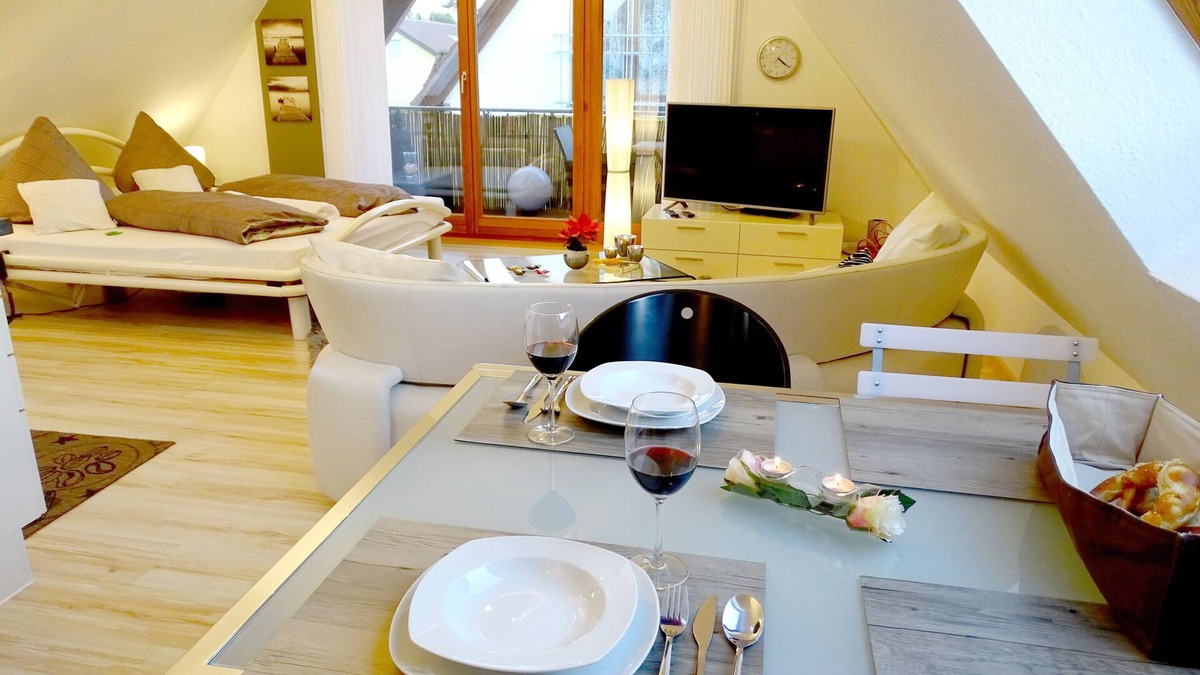 Meersburg Apartment | Modern 1-room apartment with balcony and lake and mountain view and Internet/WLAN