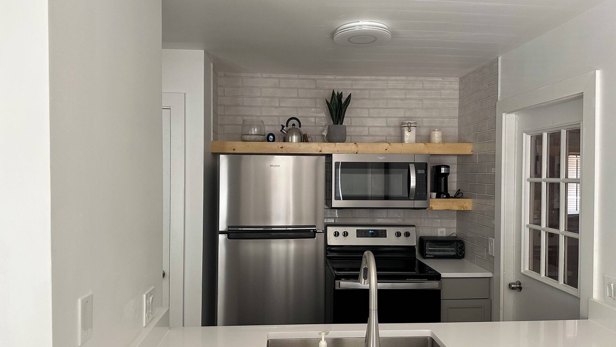North Austin Civic Association Apartment | Modern 1 x1 Near Domain WiFi TV Parking