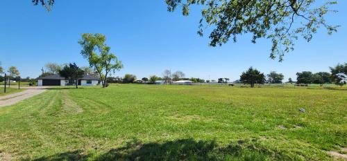Pilot Point House | Modern 10 Acre Horse Ranch-Walk to Lake Ray Robert