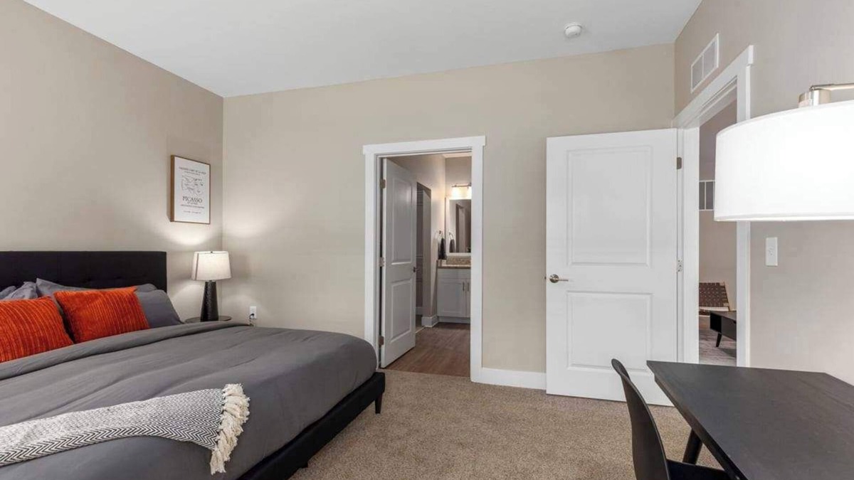 Grandville Apartment | Modern 16BR 16BA Condos w Garage and Patio