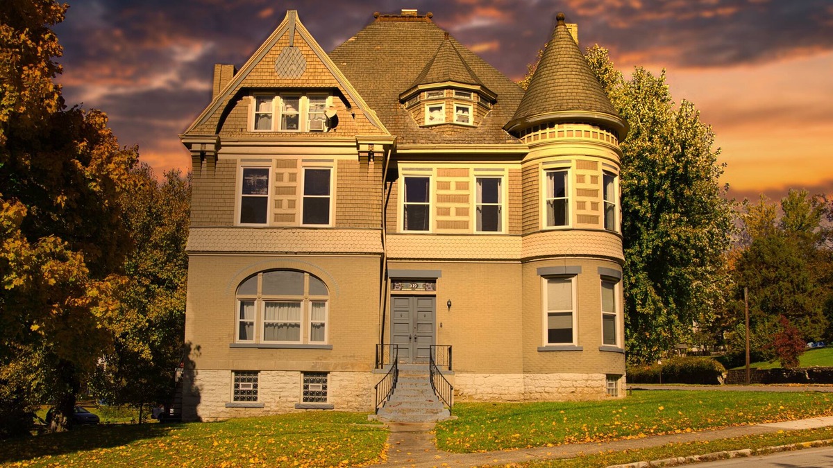 East Washington House | Modern 1900 Victorian Home - King Beds - Beautiful views of W&J Campus