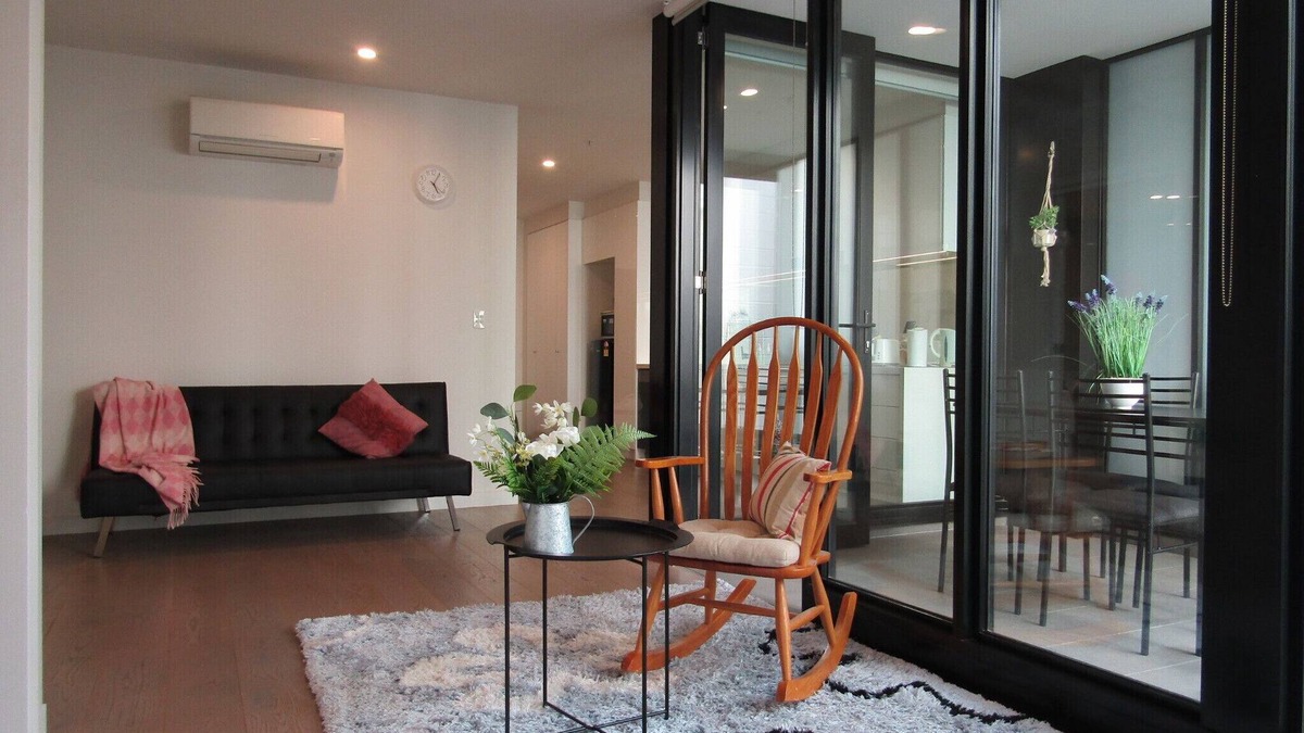 Brunswick Apartment | Modern 1BD Apt w free parking in central Brunswick