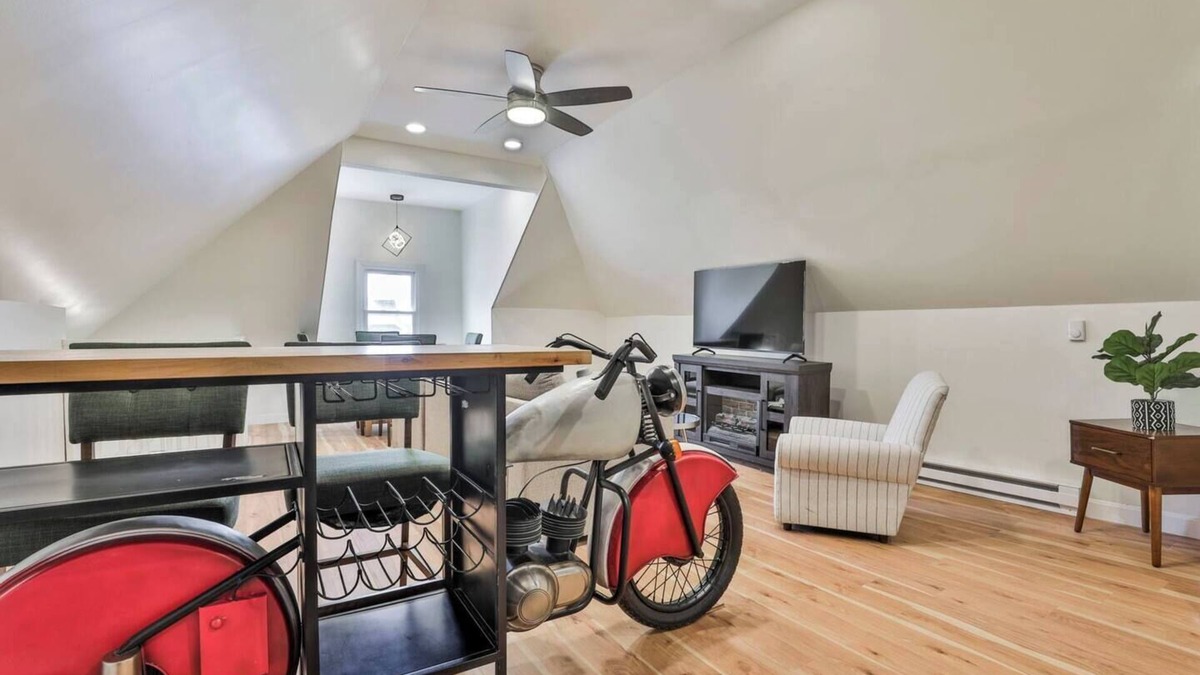 North Andover Apartment | Modern 1BD Near Downtown & Hgwy