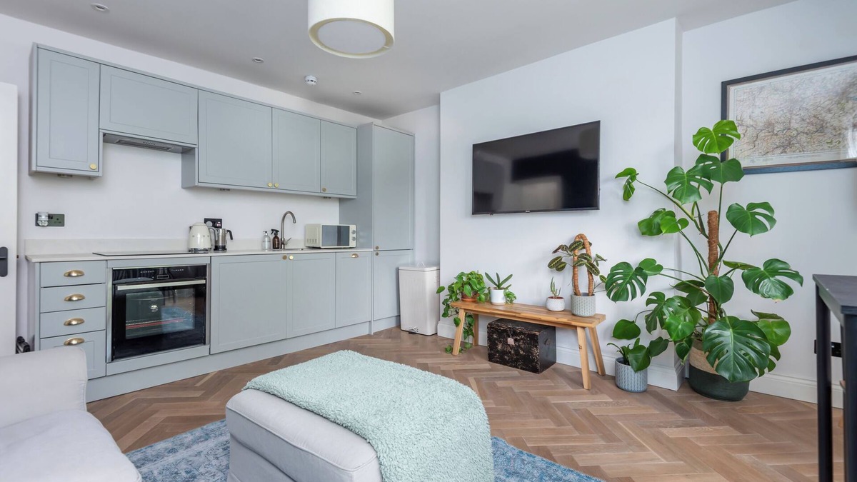 Sydenham Apartment | Modern 1BD with Private Outdoor Space in Sydenham
