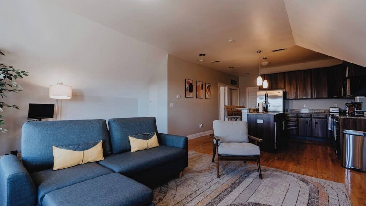 The Gate Apartment | Modern 1BR-1BA Walk to SSM SLU Hospital Grand