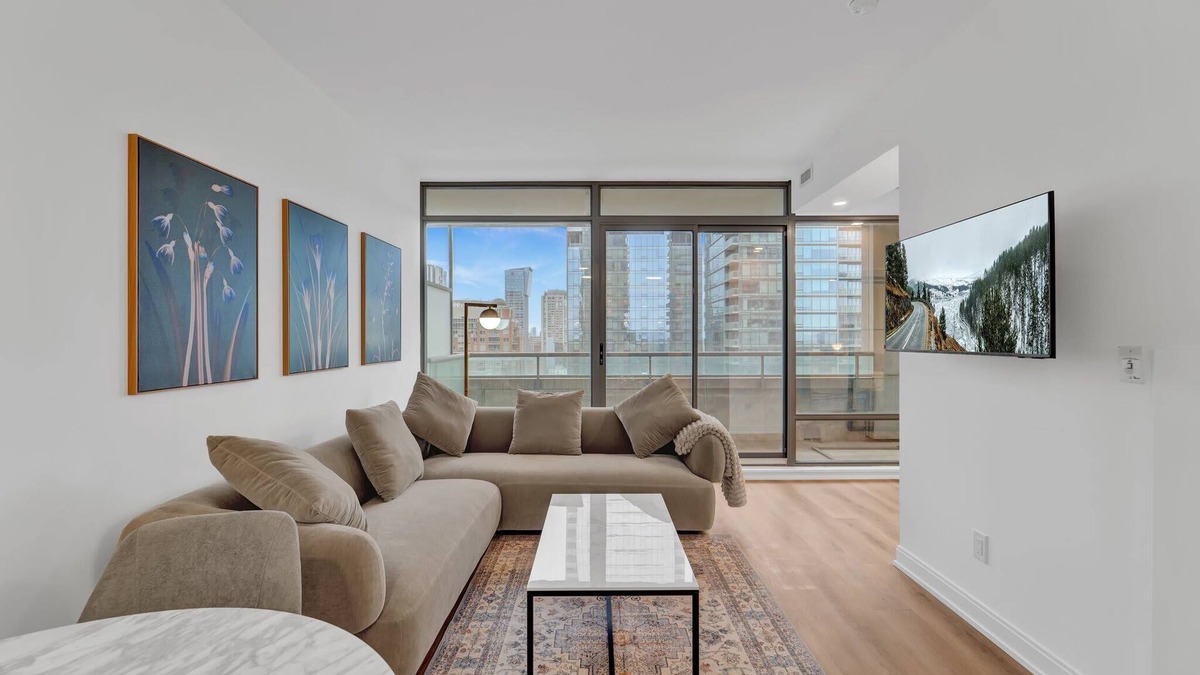 Bloor-Yorkville Apartment | Modern 1BR Condo in Yorkville