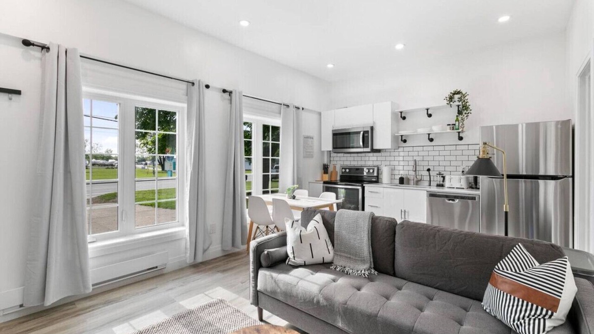 LaSalle House | Modern 1BR Guesthouse | Near Marina & Golf
