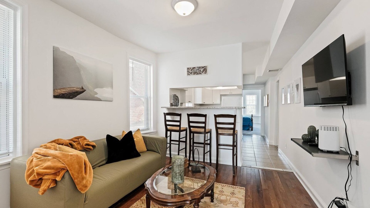 Germantown Apartment | Modern 1BR in East Germantown