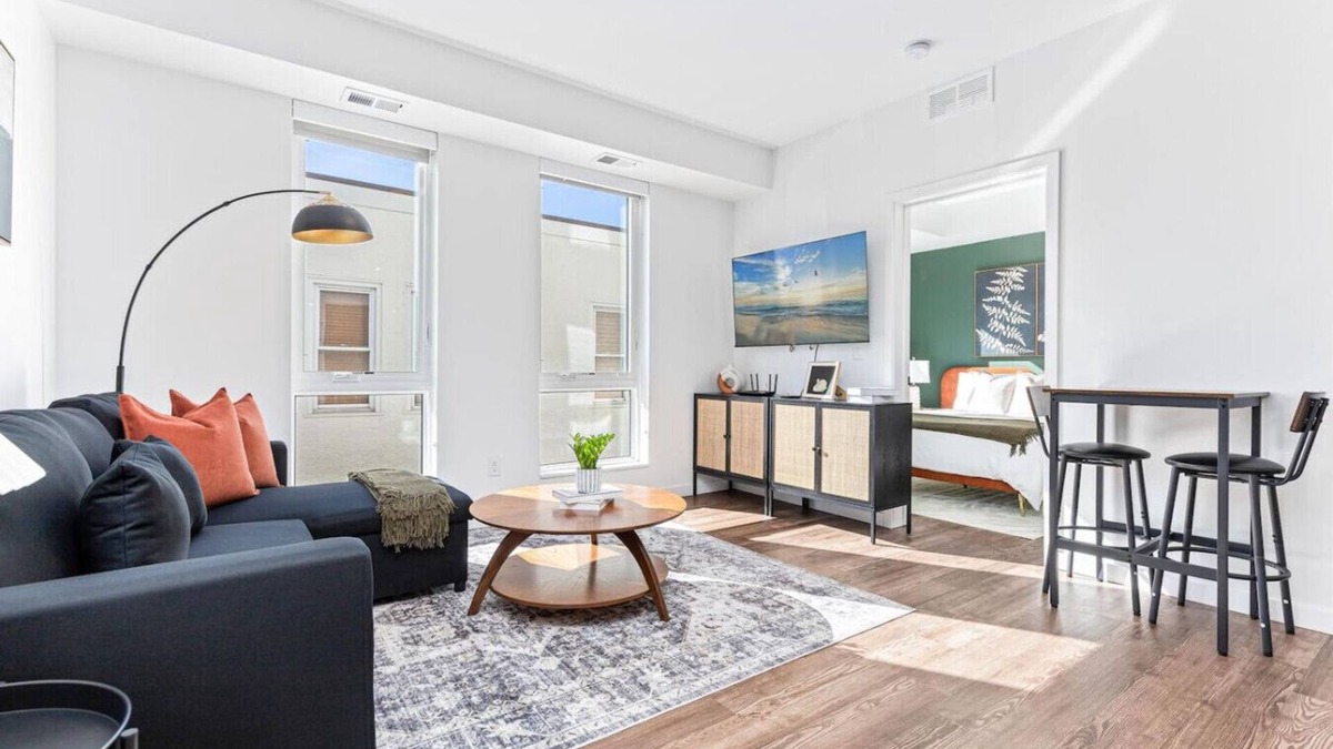Uptown Apartment | Modern 1BR in Uptown | Walkable & Stylish